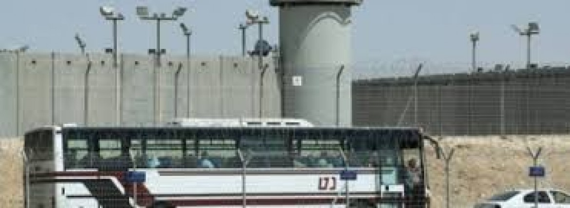 الاحتلال يفرج عن قرابة ألف سجين جنائي