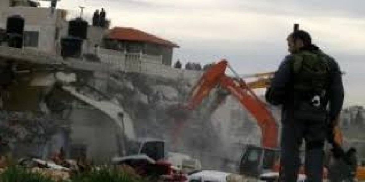 الاحتلال يهدم منزل أسير في دورا جنوب الخليل