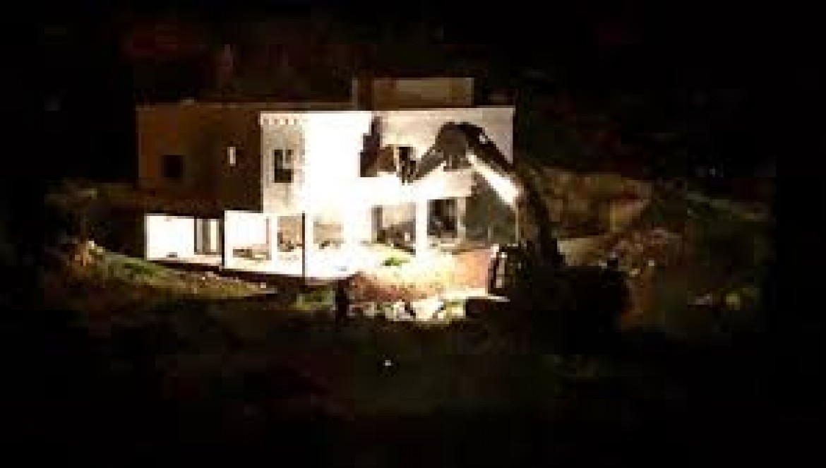 الاحتلال يهدم منزل الأسير عاصم البرغوثي