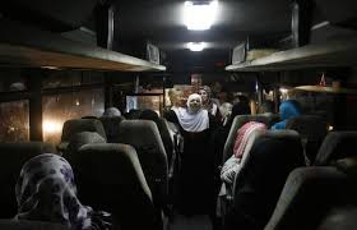 44 من ذوي أسرى القطاع يزورون أبنائهم في ريمون