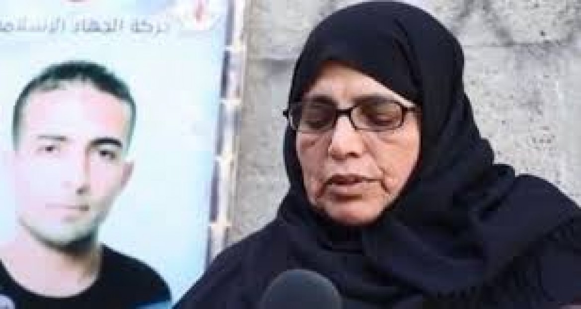 والدة الأسير عبد الرحمن أبو لبدة