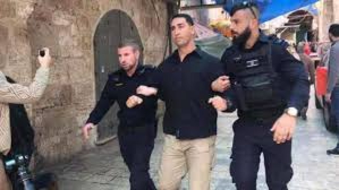 الاحتلال يبعد الحارس حمزة نمر عن الأقصى أسبوعًا