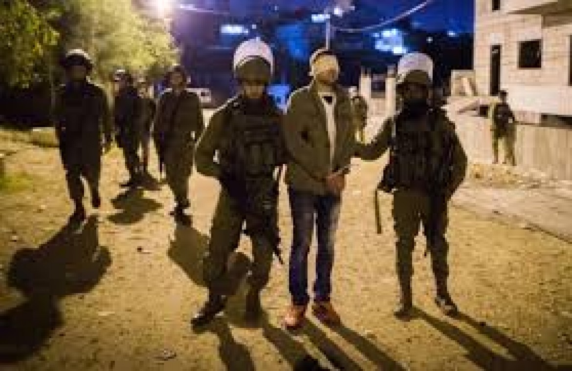 اعتقال 13 مواطناً في الضفة المحتلة