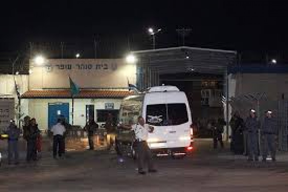 نقل اسرى بنفحة