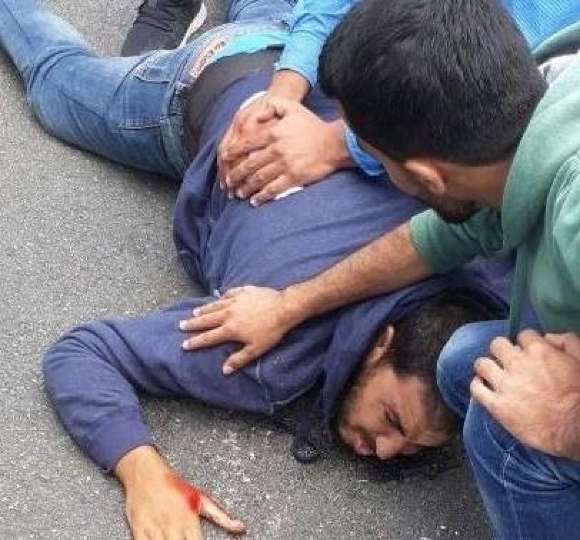 البدء بتشريح جثمان الشهيد محمد موسى