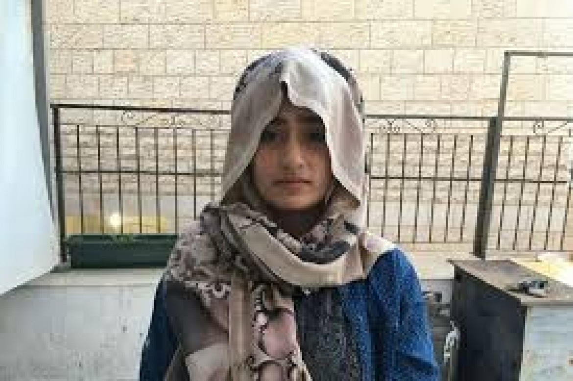 الاحتلال يفرج عن فتاة مقدسية ويحول والدها للزنازين