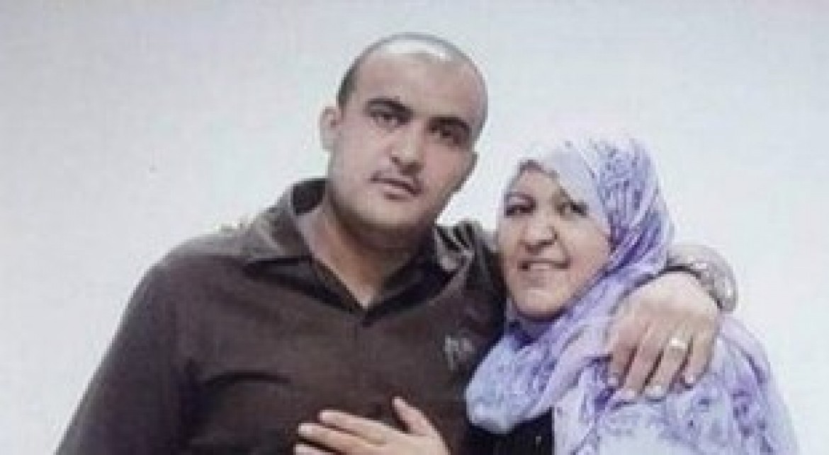 الأسير ممدوح الطناني ووالدته