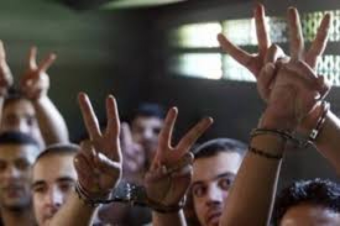 أسرى عسقلان يشرعون بإضراب مفتوح عن الطعام الأحد