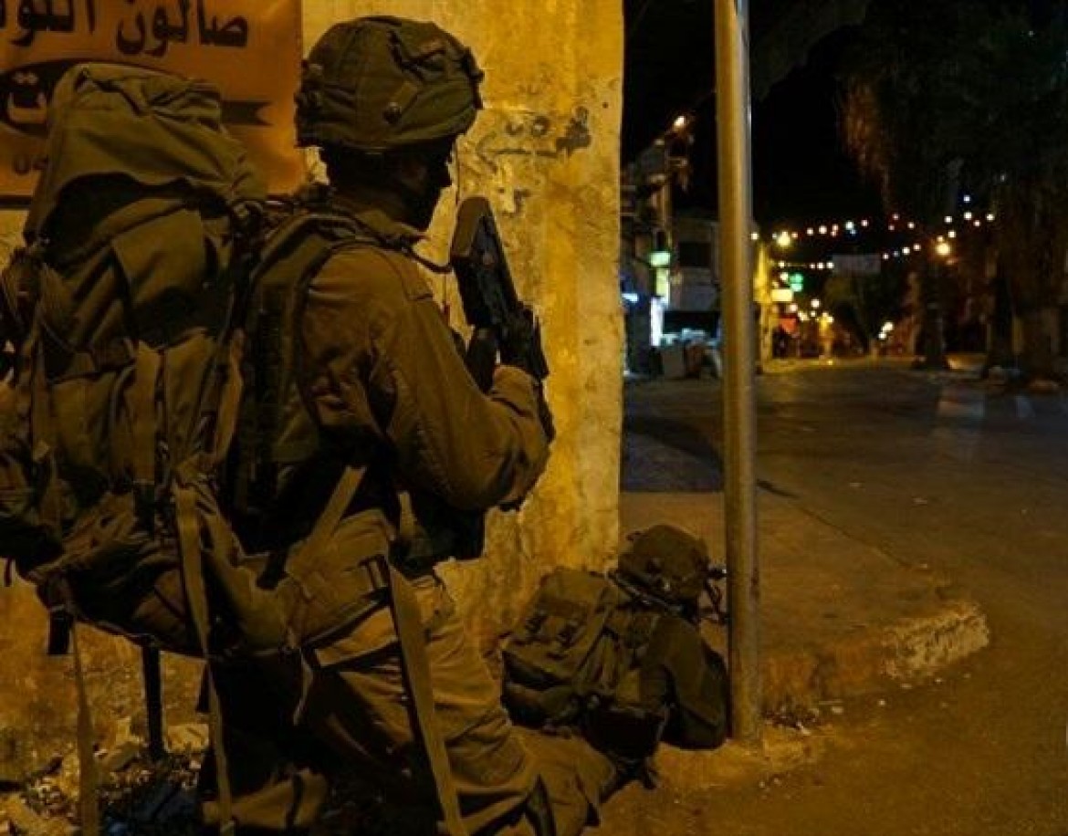 اعتقال 19 مواطنًا بالضفة المحتلة