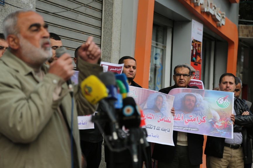 التجمع الاعلامى ينظم وقفة تضامن مع الصحفى القيق ‫(29745552)‬ ‫‬