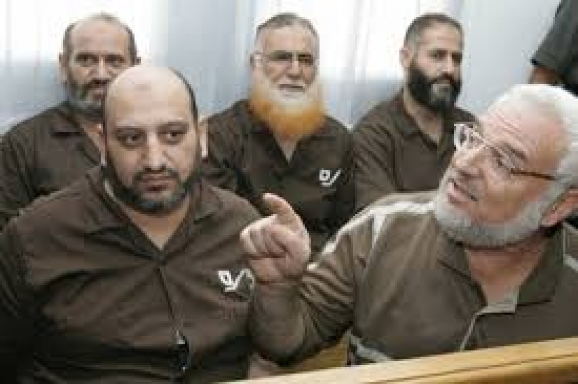 11 نائبًا بسجون الاحتلال