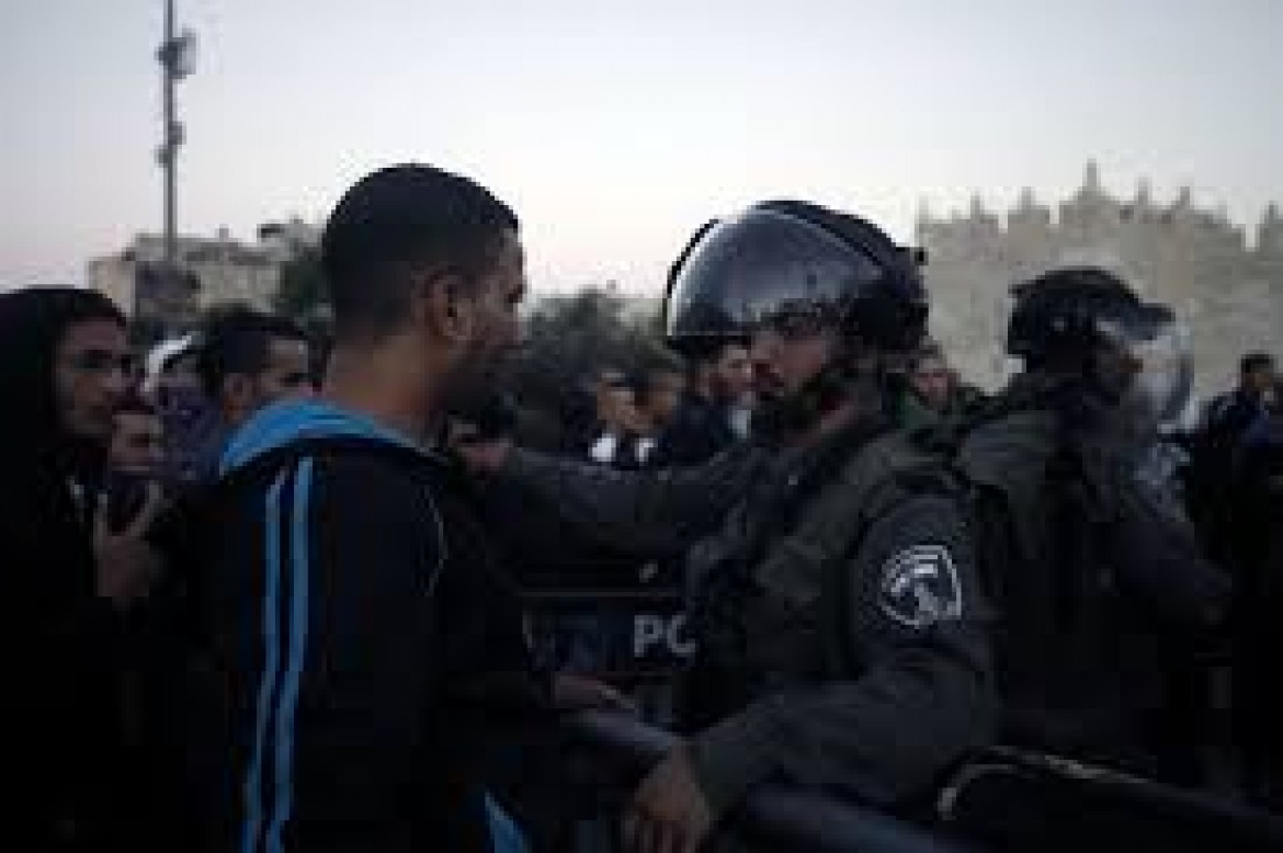 الاحتلال يعيد اعتقال موظفًا بالأقصى للمرة الثانية