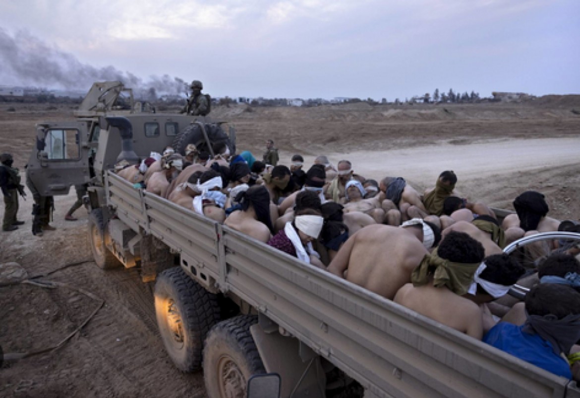 اسرى معذبون