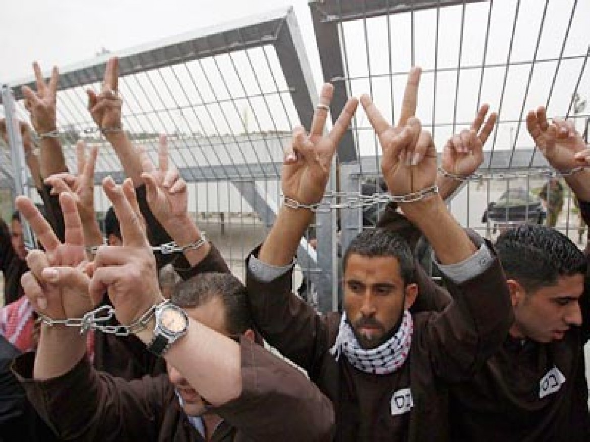 الافراج عن الاسير ناجي ابو منديل