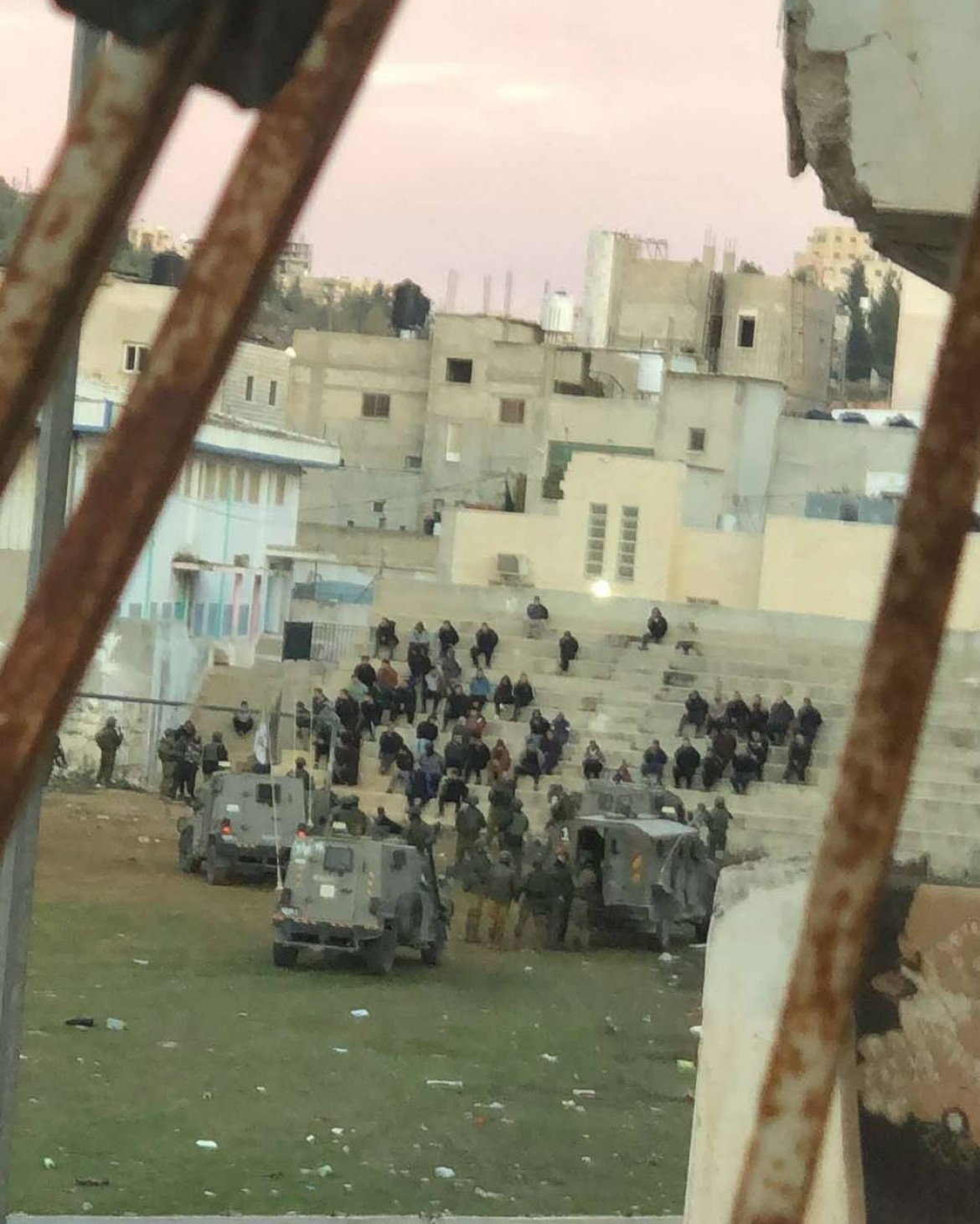 حملة اعتقالات في مخيم الفوار بالخليل صباح اليوم