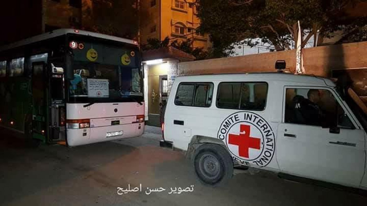 22 من أهالي أسرى غزة يزورون 17 أسيرًا بـنفحة