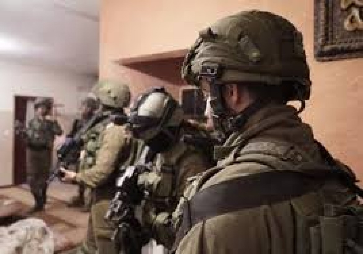 الاحتلال يداهم منازل ذوي أسرى بطولكرم