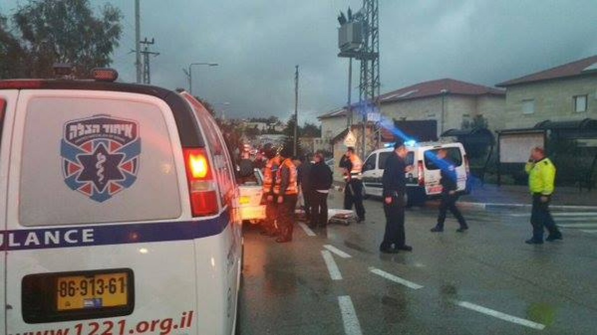 إصابة شابين طعنا مستوطنين قرب رام الله