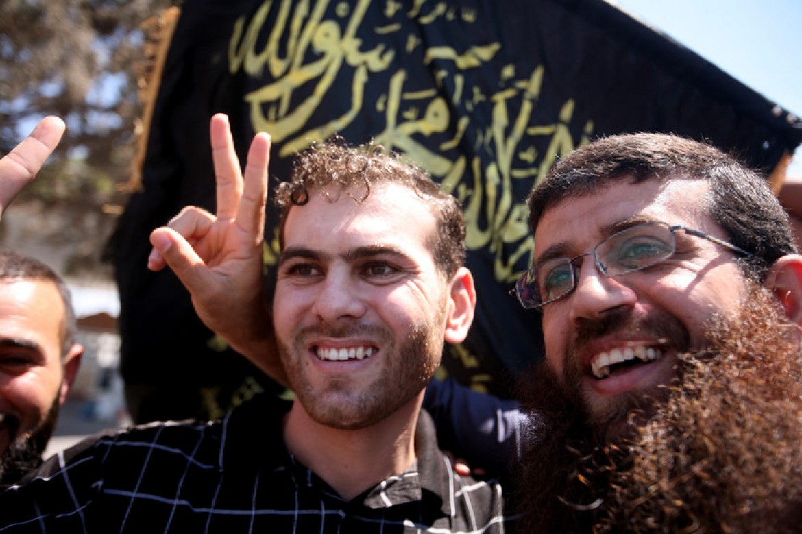 الشيخ خضر عدنان والاسير المضرب عن الطعام بلال ذياب