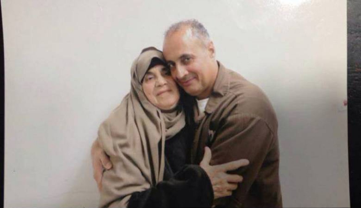 والدة الأسير سامر المحروم