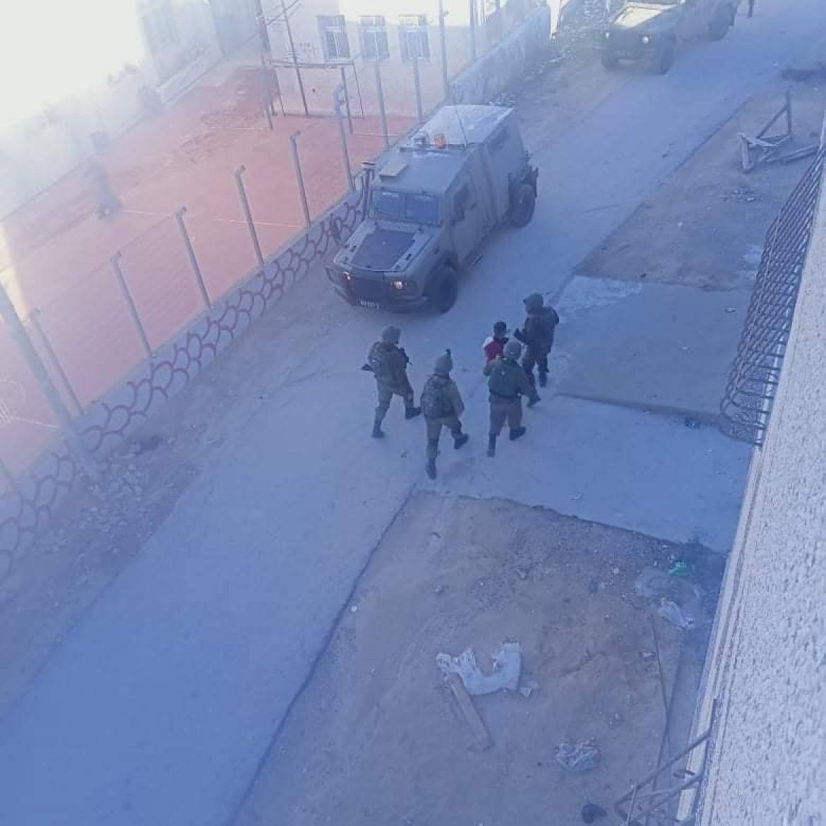 الاحتلال يقتحم مدرسة دير نظام شمال رام الله ويعتقل طالبين