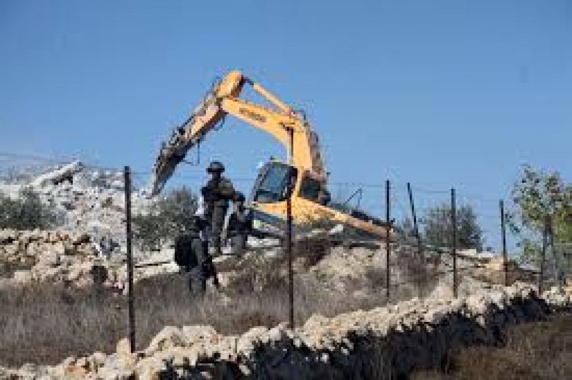 الاحتلال يهدم منزلي الأسيرين يزن مغامس ووليد حناتشة