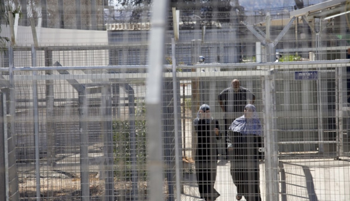 56 أسيرة فلسطينية يقبعن في سجون الاحتلال الاسرائيلي
