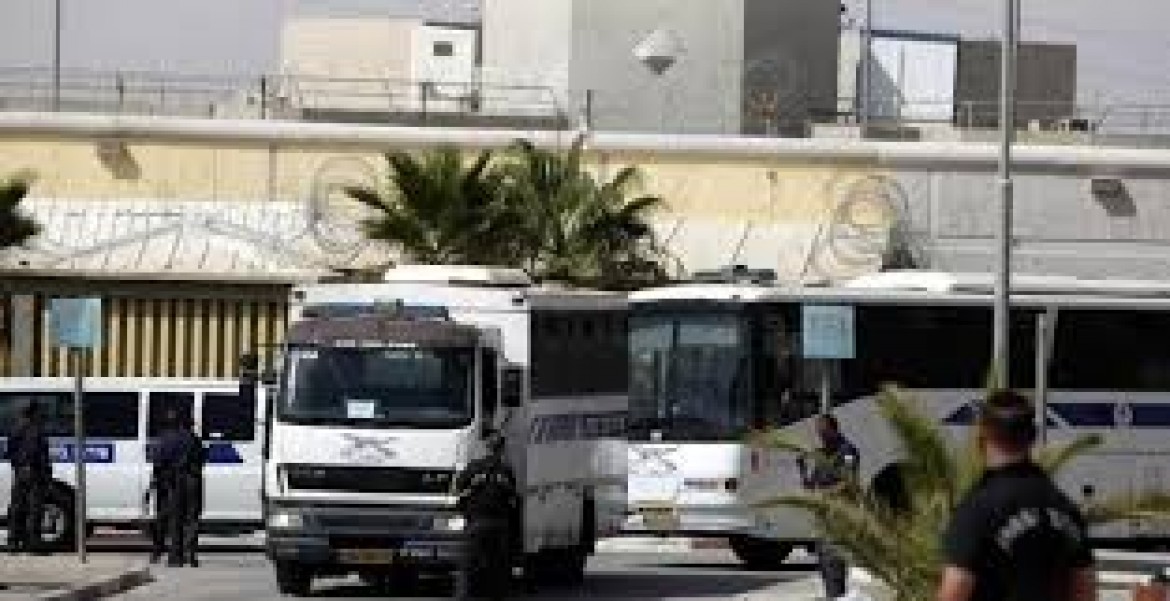 الاحتلال يفرج عن أسير مقدسي ويؤجل محاكمة آخرين