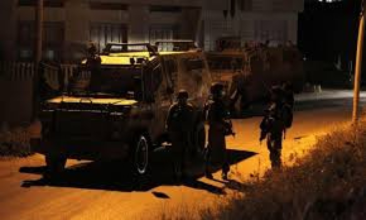 مداهمات واعتقالات بالضفة المحتلة