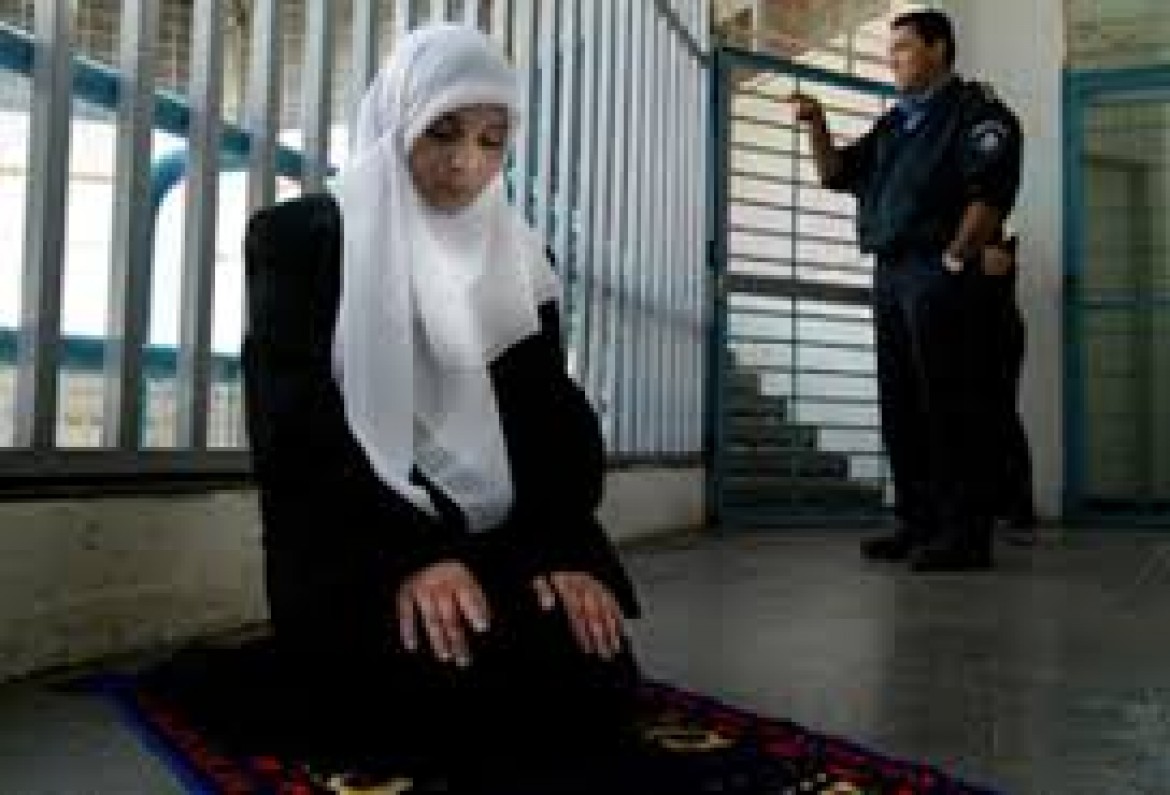 الاسيرة منى قعدان