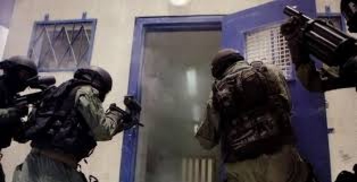 وحدات القمع تقتحم قسم 14 في سجن نفحة