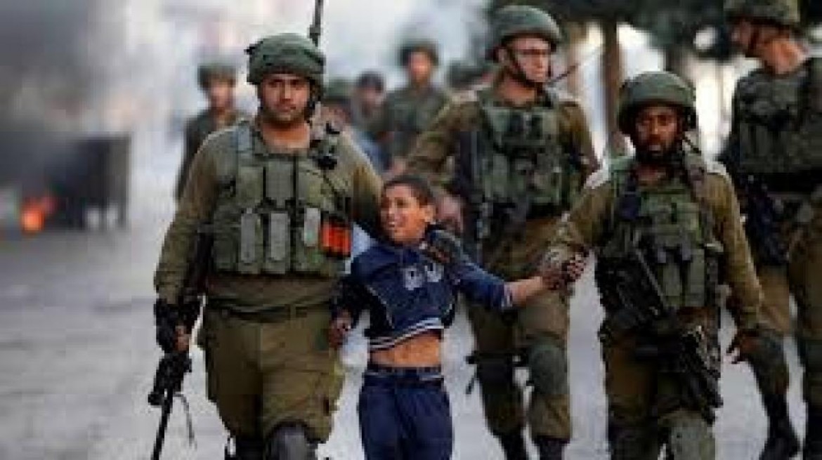 مركز فلسطين: الأسرى الأطفال يتعرضون لإرهاب إسرائيلي منظم