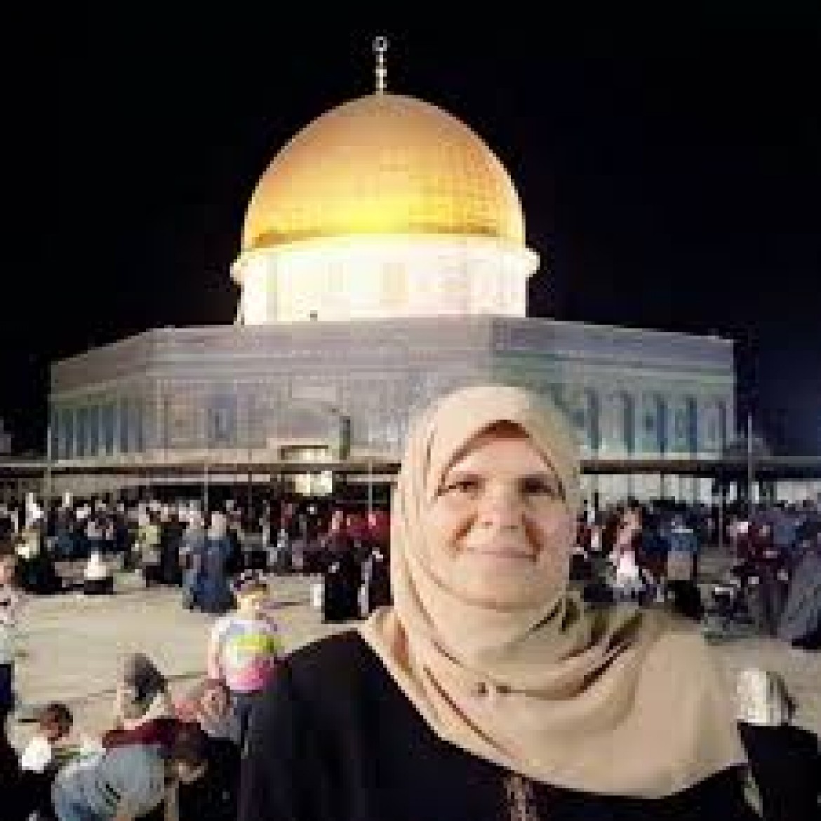 المقدسية النتشة تسلم نفسها للاحتلال لقضاء مدة محكوميتها