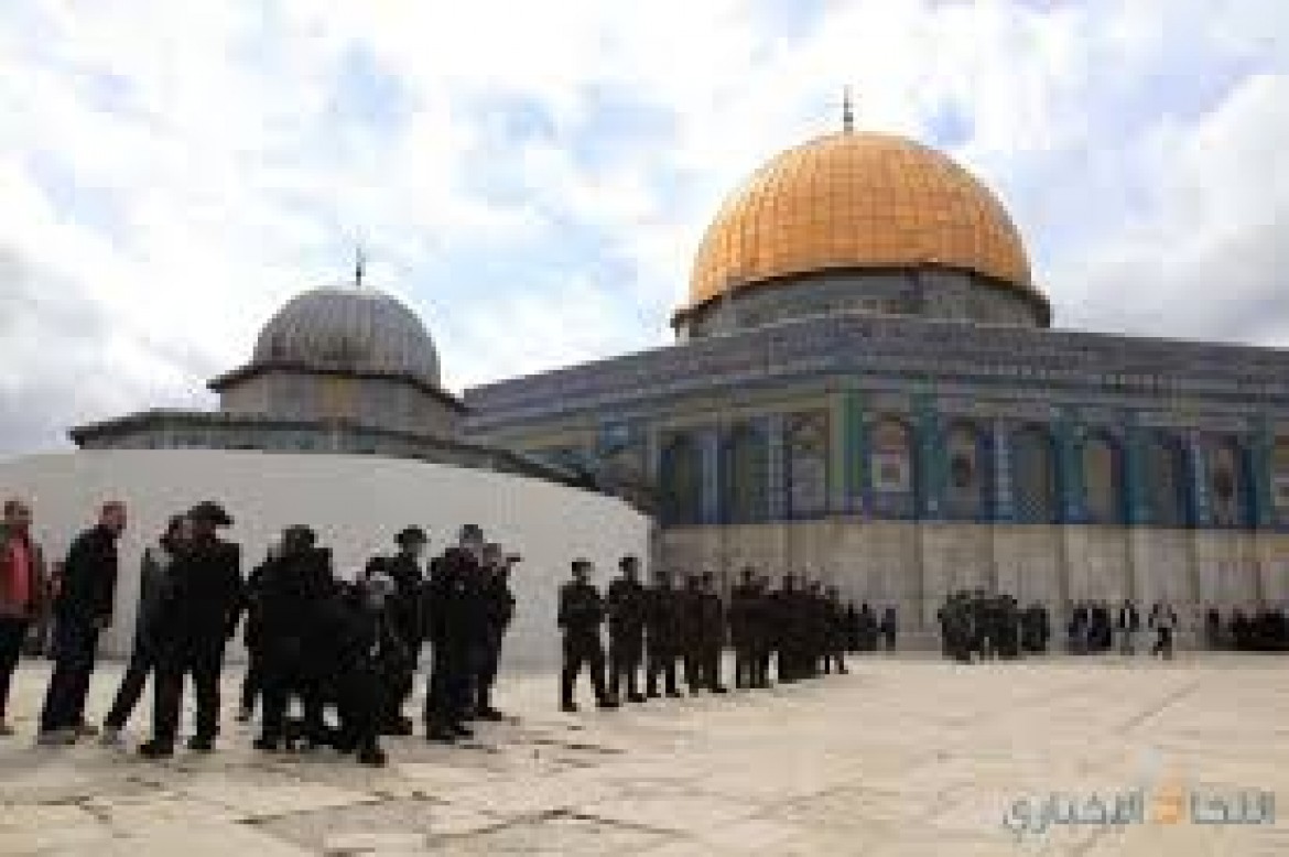 الاحتلال يُبعد 19 شابًا عن الأقصى ويُمدد اعتقال 5 قاصرين