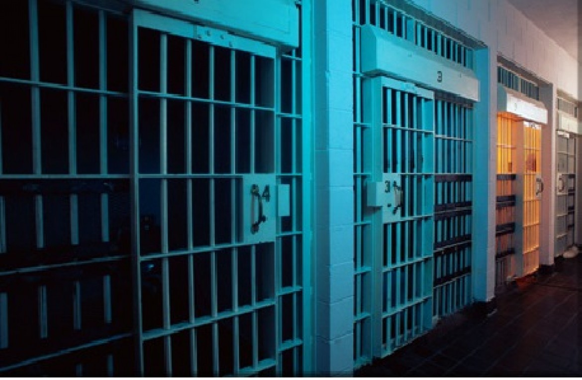 الاحتلال يواصل عزل ثلاثة أسرى في مجدو