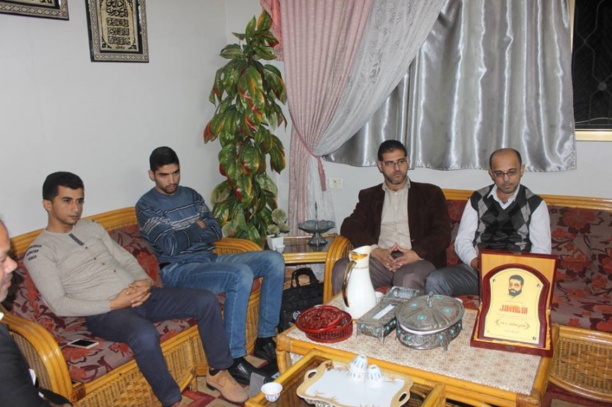 الاستقلال تكرم ‫(1)‬