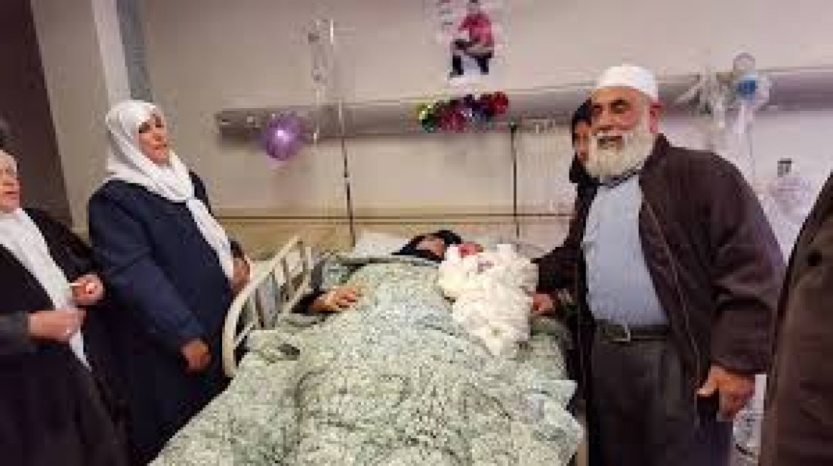 الأسير صلاح من جنين يرزق بطفله بنطفة مهربة