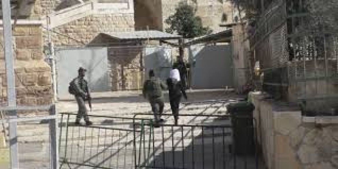 الاحتلال يعتقل فتاة قرب الحرم في الخليل