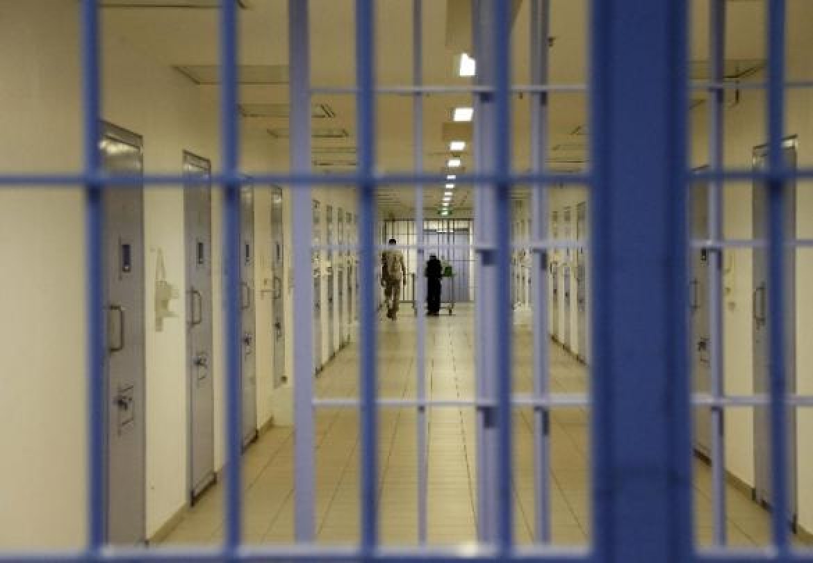 نقل الأسير أحمد عواد إلى مستشفى للعلاج