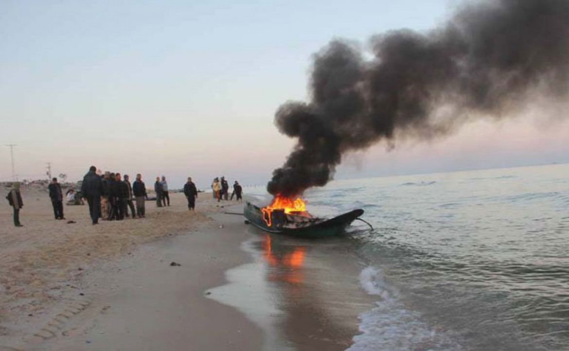 زوارق الاحتلال تطلق النار على الصيادين