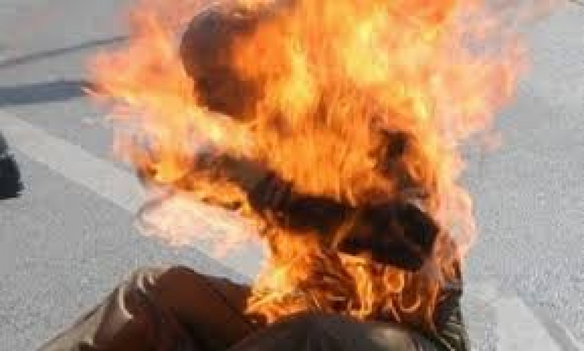 أسير يضرم النار بمعتقل نفحة