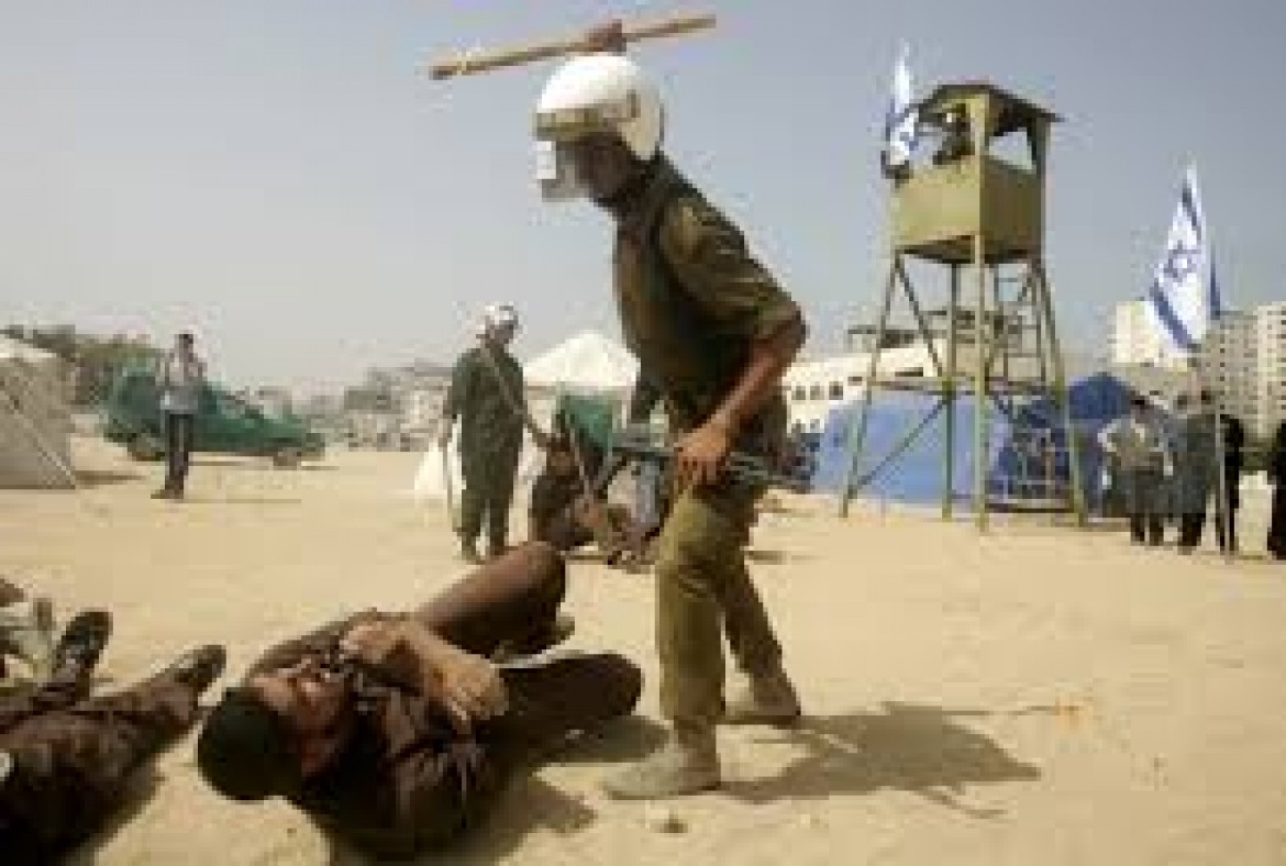 الاحتلال يعتدي على الاسرى