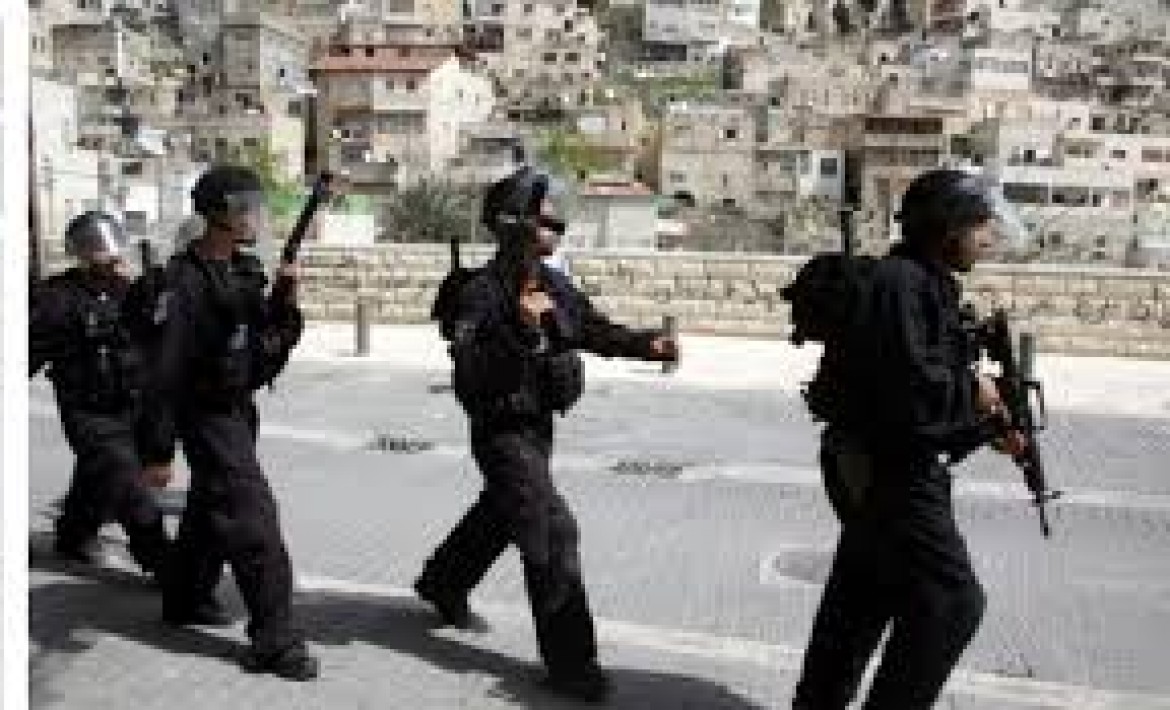 الاحتلال يعتقل 4 مقدسيين بالعيسوية ويداهم منازل بشعفاط