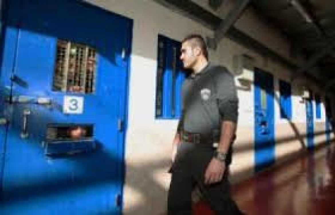 إصابة 7 أسرى جراء حريق بقسم العزل في المسكوبية