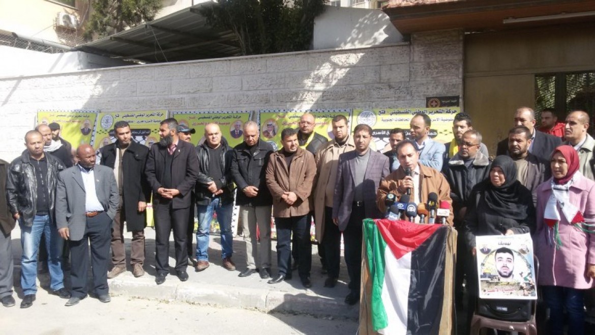 جانب من الوقفة الإسنادية التي تنظمها مفوضية الأسرى