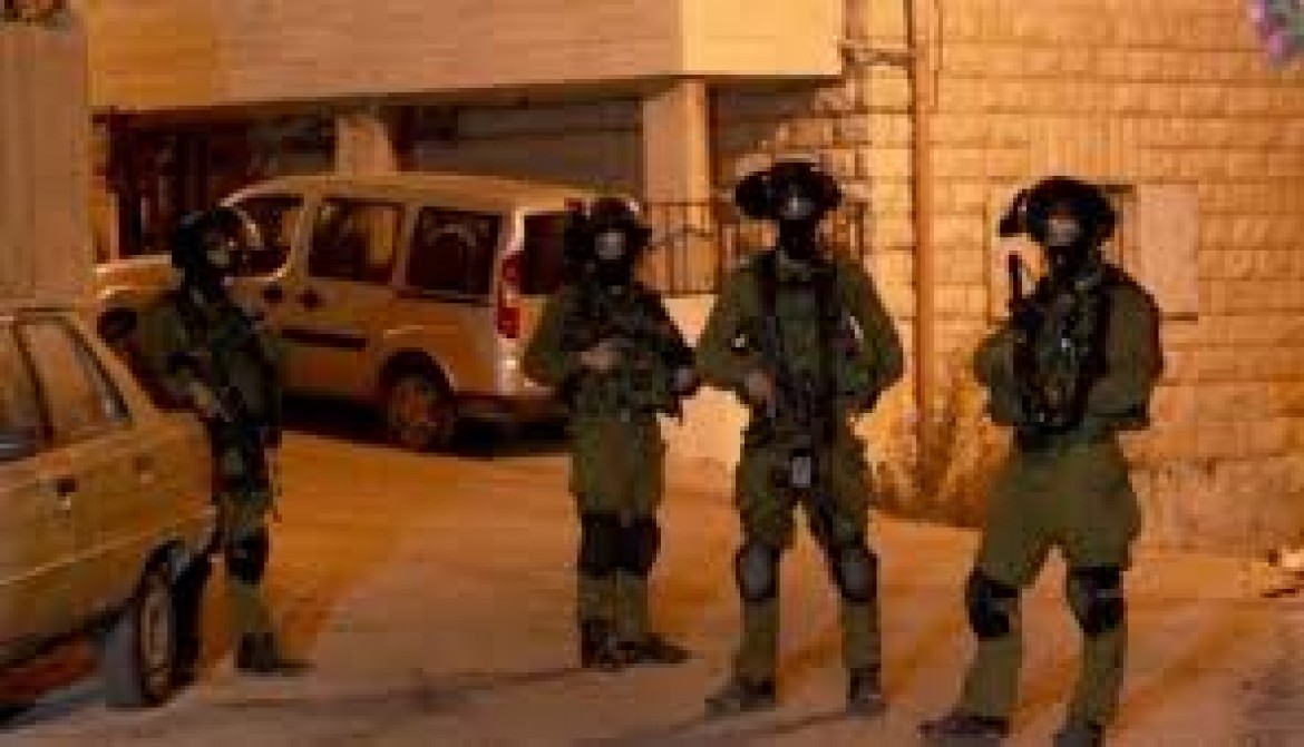 اعتقال 4 مواطنين بمداهمات بالضفة والقدس