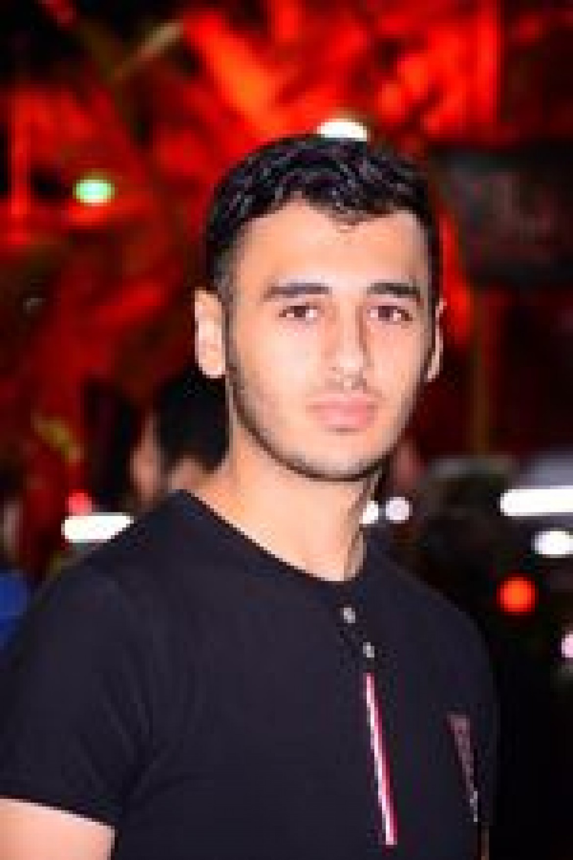 الكاتب علي هاشم