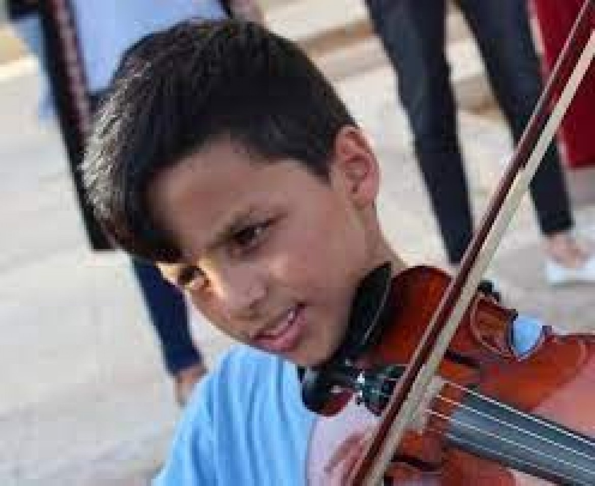 الطفل العزة