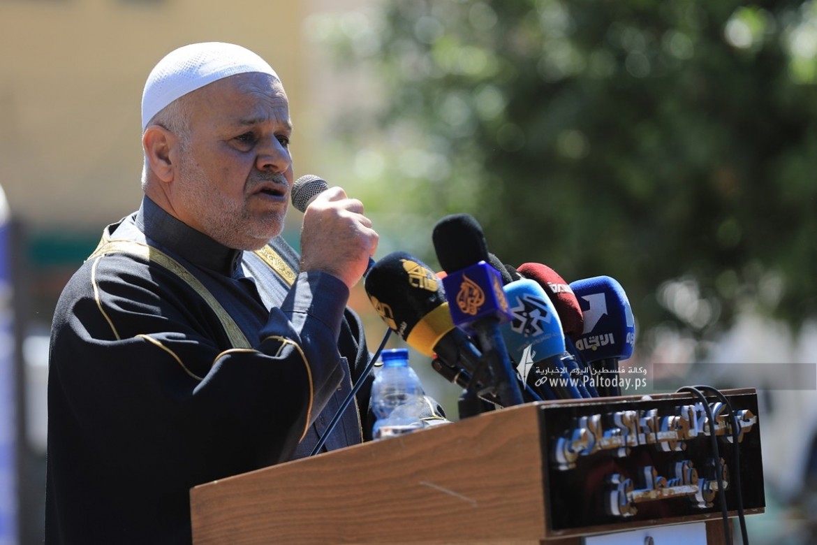 خطبة الجمعة أمام الصليب