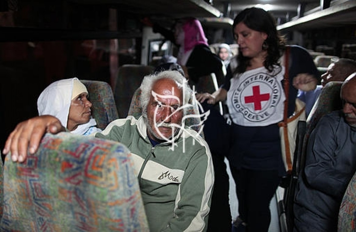 27 مواطناً من غزة يتوجهون لزيارة 18 معتقلاً في رامون